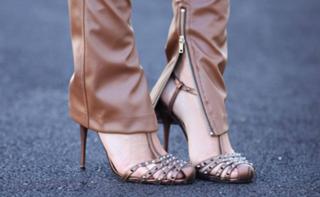 Camila Coelho feet photo thumbnail