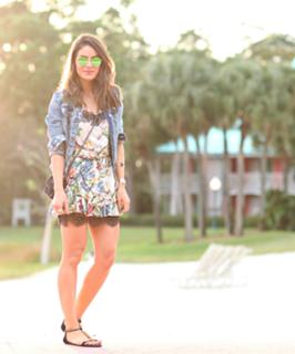 Camila Coelho feet photo thumbnail