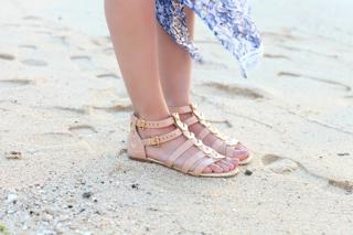 Camila Coelho feet photo thumbnail