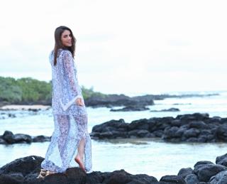 Camila Coelho feet photo thumbnail