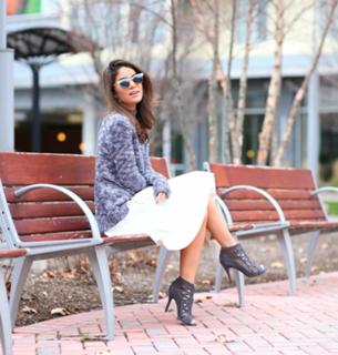 Camila Coelho feet photo thumbnail