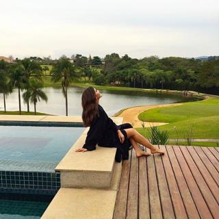 Camila Coelho feet photo thumbnail