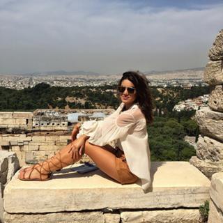 Camila Coelho feet photo thumbnail