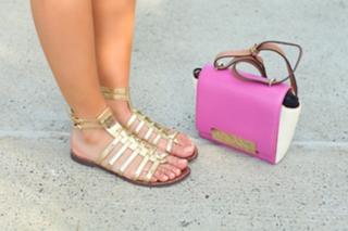 Camila Coelho feet photo thumbnail