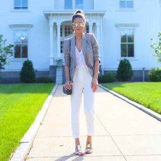 Camila Coelho feet photo thumbnail