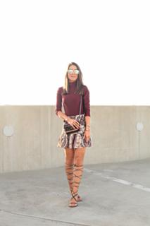 Camila Coelho feet photo thumbnail