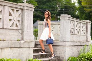 Camila Coelho feet photo thumbnail