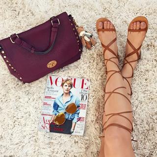 Camila Coelho feet photo thumbnail