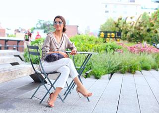 Camila Coelho feet photo thumbnail