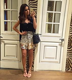 Camila Coelho feet photo thumbnail