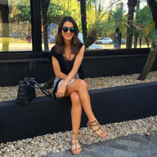 Camila Coelho feet photo thumbnail