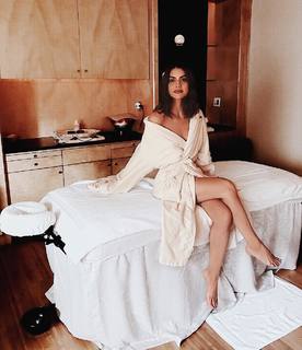 Camila Coelho feet photo thumbnail