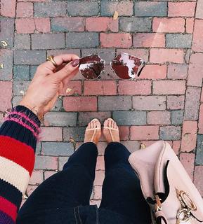 Camila Coelho feet photo thumbnail