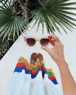 Camila Coelho feet photo thumbnail