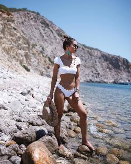 Camila Coelho feet photo thumbnail