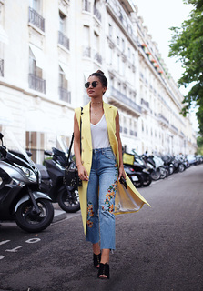 Camila Coelho feet photo thumbnail