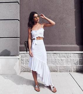 Camila Coelho feet photo thumbnail