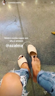Camila Coelho feet photo thumbnail
