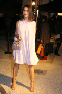 Camila Coelho feet photo thumbnail