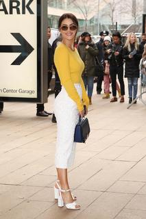 Camila Coelho feet photo thumbnail