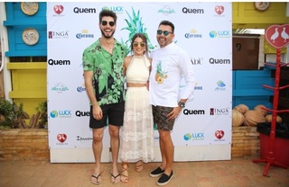 Camila Coelho feet photo thumbnail