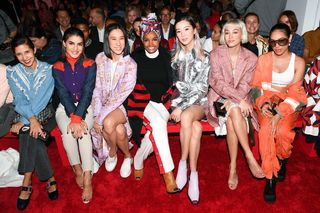 Camila Coelho feet photo thumbnail