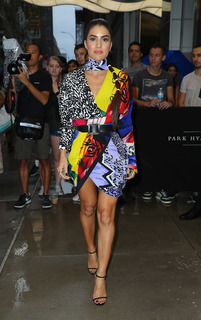 Camila Coelho feet photo thumbnail