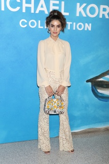 Camila Coelho feet photo thumbnail