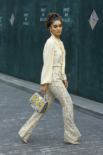 Camila Coelho feet photo thumbnail