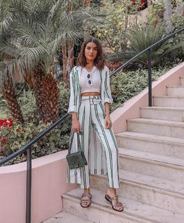 Camila Coelho feet photo thumbnail