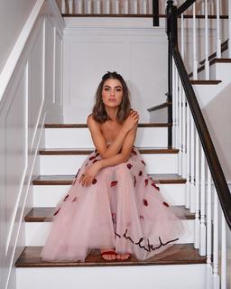 Camila Coelho feet photo thumbnail