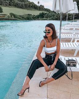 Camila Coelho feet photo thumbnail