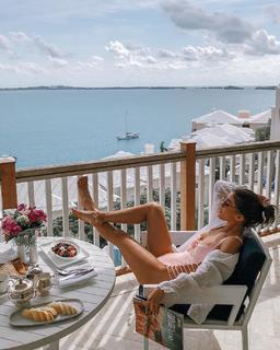 Camila Coelho feet photo thumbnail