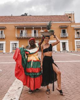 Camila Coelho feet photo thumbnail