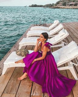 Camila Coelho feet photo thumbnail