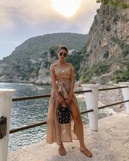 Camila Coelho feet photo thumbnail