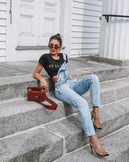 Camila Coelho feet photo thumbnail