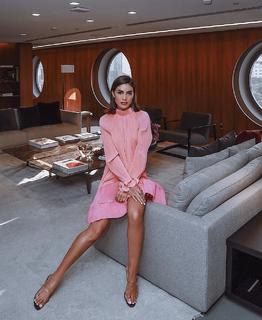 Camila Coelho feet photo thumbnail