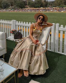 Camila Coelho feet photo thumbnail