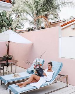 Camila Coelho feet photo thumbnail