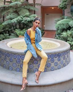 Camila Coelho feet photo thumbnail