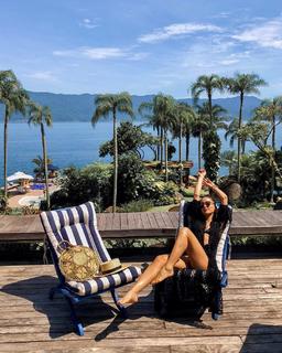 Camila Coelho feet photo thumbnail