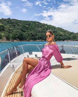 Camila Coelho feet photo thumbnail