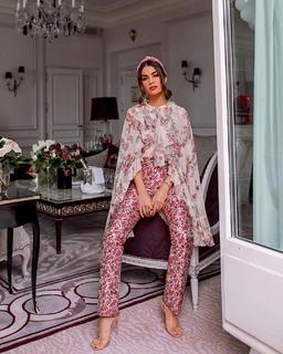 Camila Coelho feet photo thumbnail