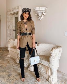 Camila Coelho feet photo thumbnail