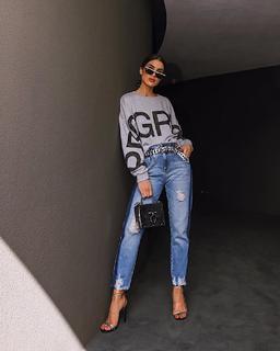 Camila Coelho feet photo thumbnail