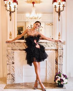 Camila Coelho feet photo thumbnail