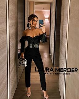 Camila Coelho feet photo thumbnail