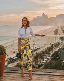 Camila Coelho feet photo thumbnail