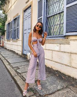 Camila Coelho feet photo thumbnail